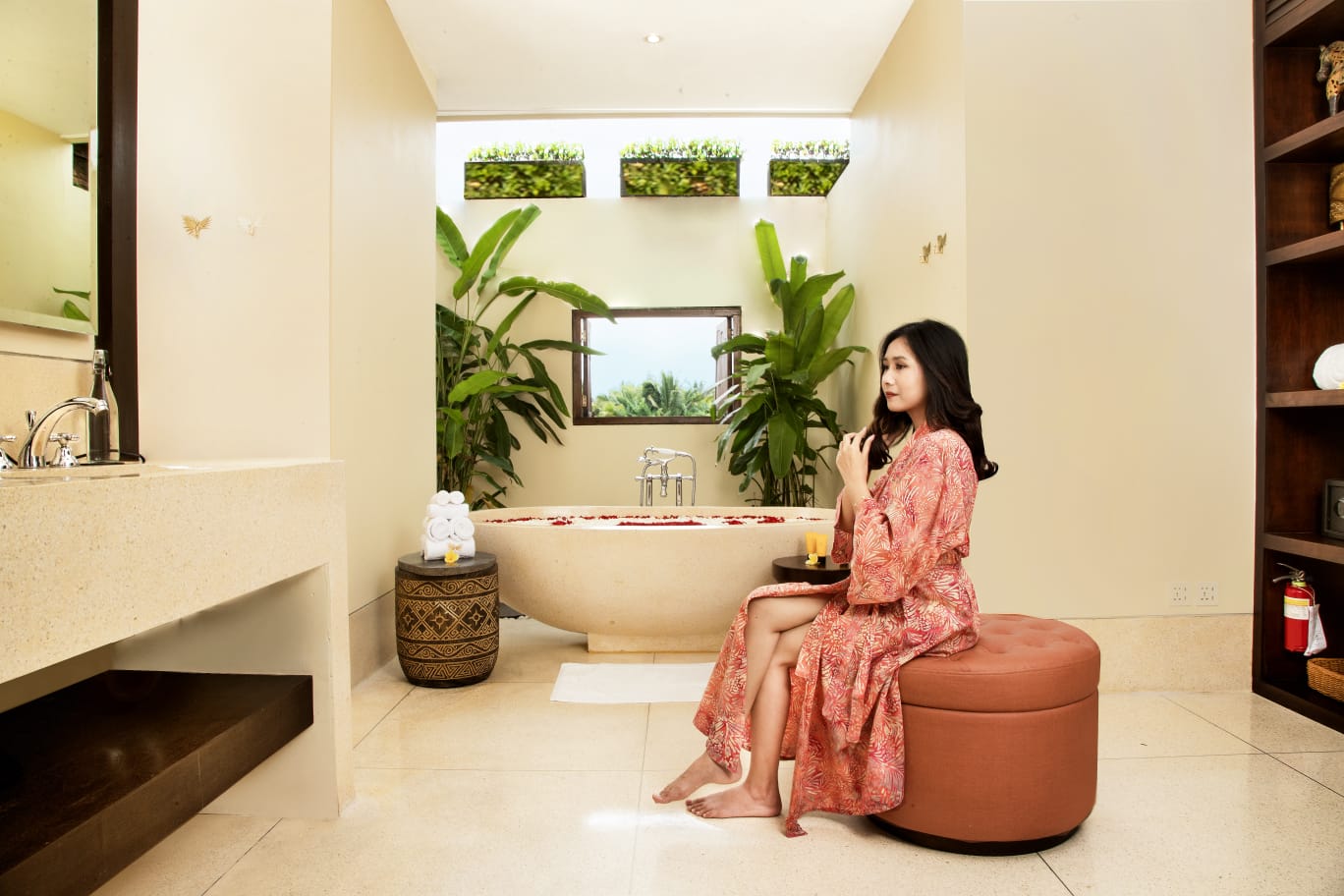 Panoramic Jacuzzi Corner Suite - woman sitting at bathroom