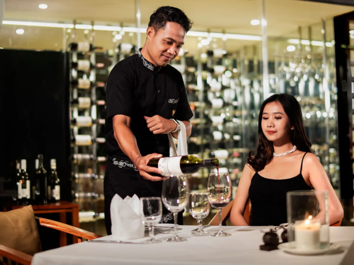 One Hour Free Flow Wine for One Person
